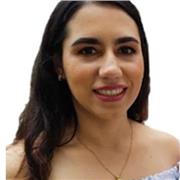 Profesora de informática con conocimiento en todo lo relacionado al sistema operativo, paquete de office